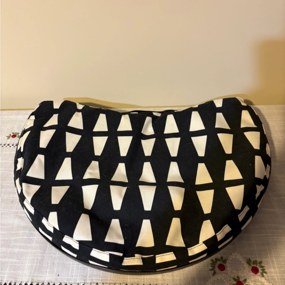 Black and White Patterned laptop support